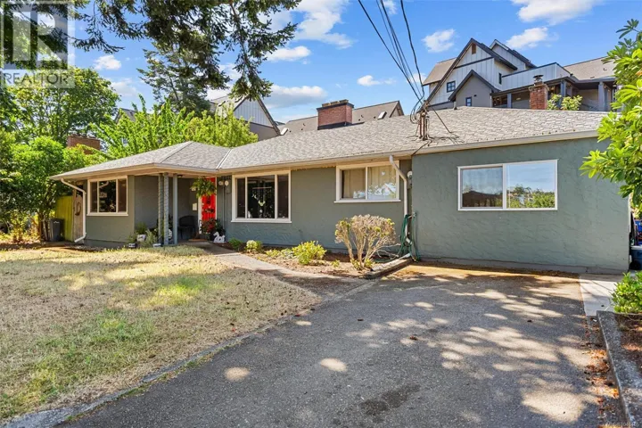 1029 - 1031 Wychbury Ave, Esquimalt, British Columbia V9A5K7