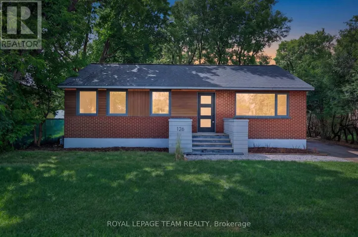 126 DAVID DRIVE, Ottawa, Ontario K2G2N9