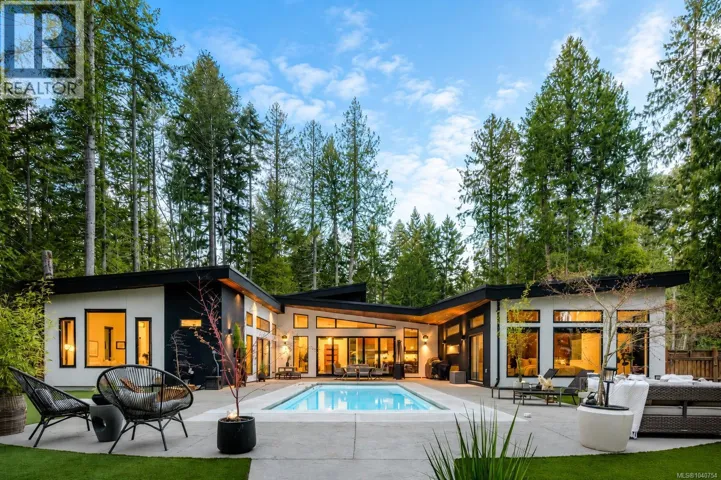 867 Bradley Dyne Rd, North Saanich, British Columbia V8L5H1