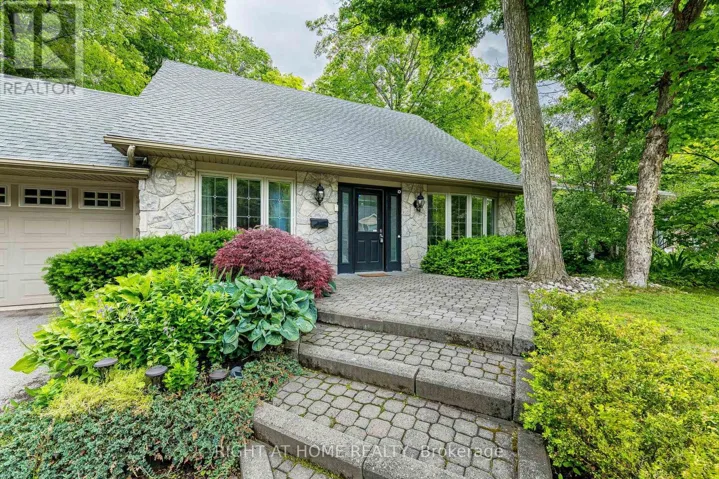 1941 FOUR SEASONS DRIVE, Burlington (Tyandaga), Ontario L7P2Y3