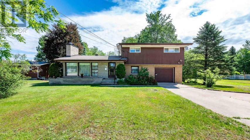 28 BARRY STREET, Laurentian Valley, Ontario K8A7L5
