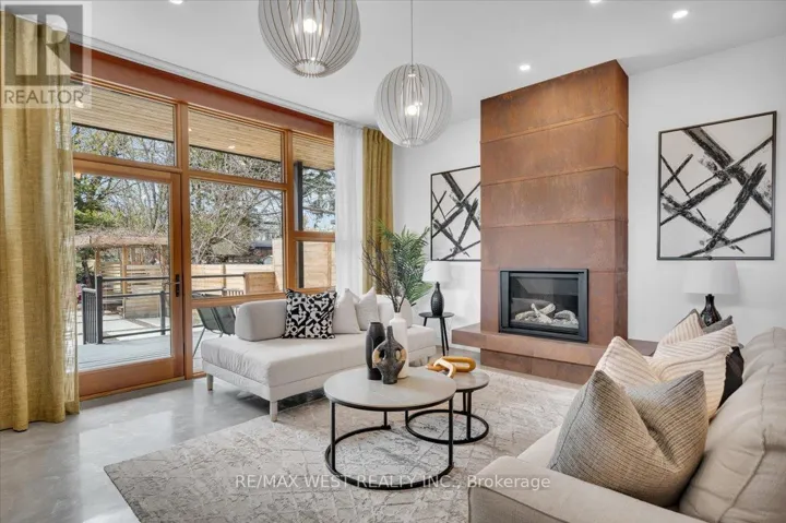 38 SMITHFIELD DRIVE, Toronto (Stonegate-Queensway), Ontario M8Y3M2