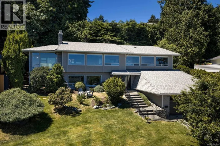 5254 Westover Pl, Saanich, British Columbia V8Y1P6