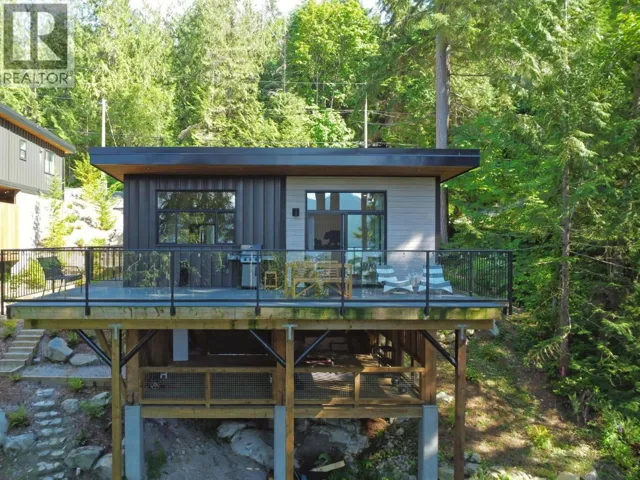 5792 TILLICUM BAY ROAD, Sechelt, British Columbia V7Z0C7