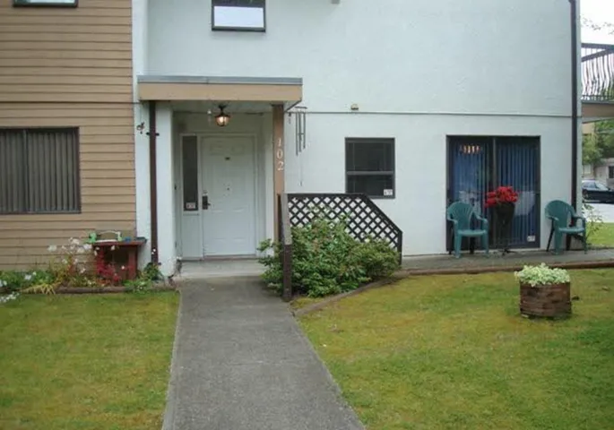 102 7036 133B STREET, Surrey, British Columbia V3W7Z9