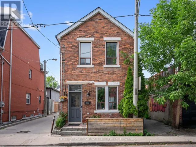 4 WHITAKER AVENUE, Toronto (Niagara), Ontario M6J1A1