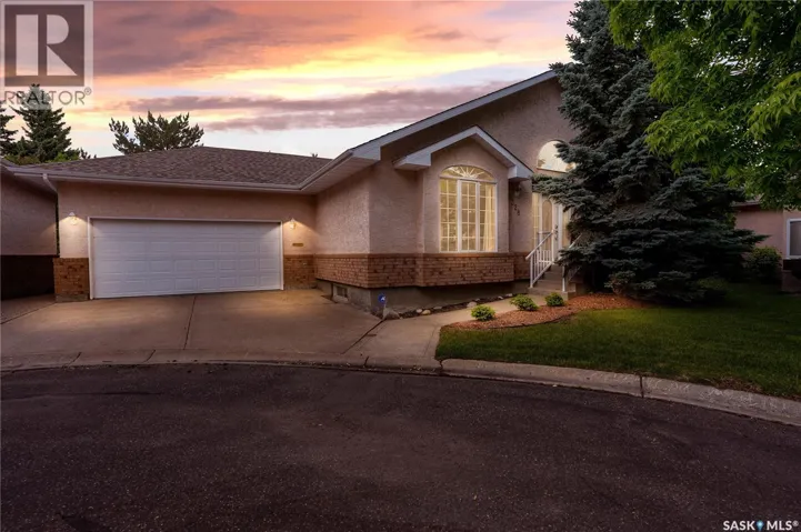 3328 Lakeshore COURT, Regina, Saskatchewan S4S7H8