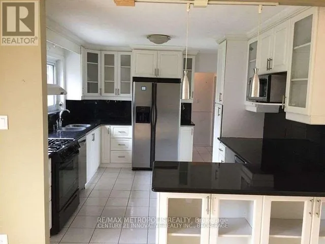 853 DOUGLAS AVENUE, Pickering (Bay Ridges), Ontario L1W1N5