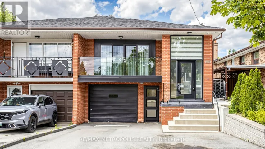 62 DAVELAYNE ROAD, Toronto (Humbermede), Ontario M9M2A7