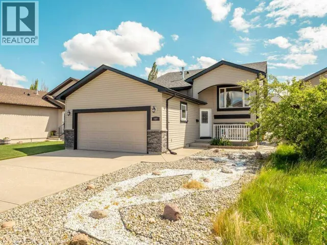 727 Aberdeen Crescent, Lethbridge, Alberta T1J5B2