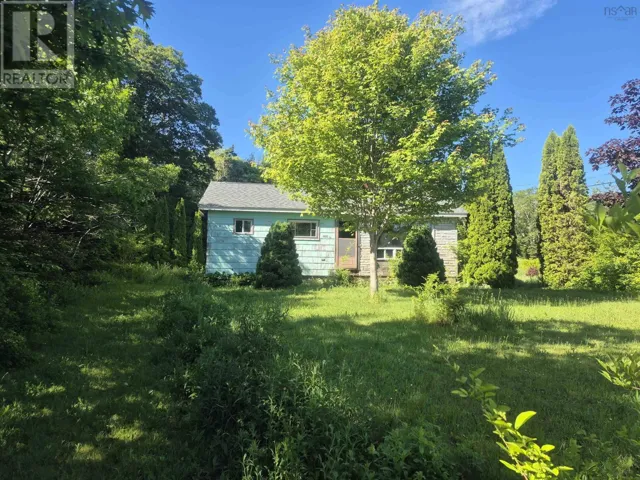 816 Central Port Mouton Road, South West Port Mouton, Nova Scotia B0T1T0