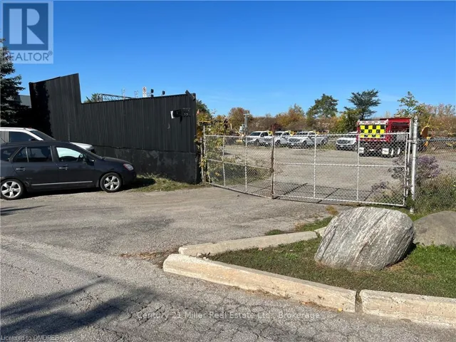 1 WHITLAM AVENUE, Toronto (Long Branch), Ontario M8V2K2