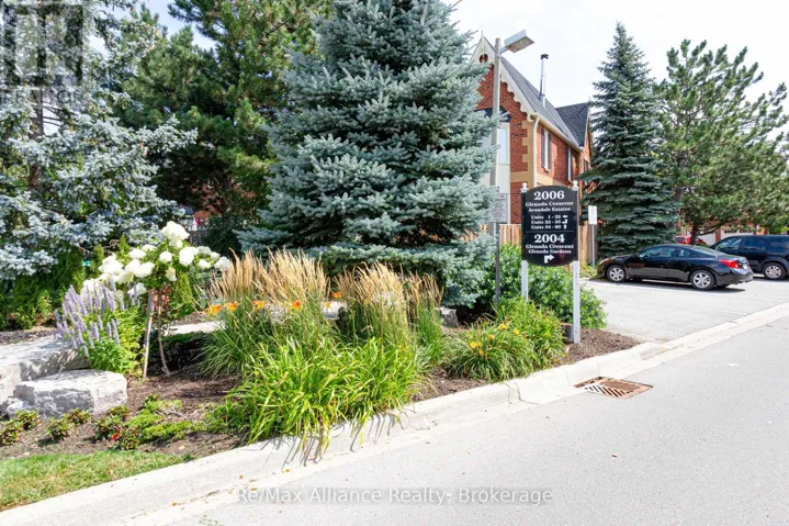 6 - 2006 GLENADA CRESCENT, Oakville (WC Wedgewood Creek), Ontario L6H5R9