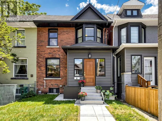9 CHERRY NOOK GARDENS, Toronto (Greenwood-Coxwell), Ontario M4L1J5