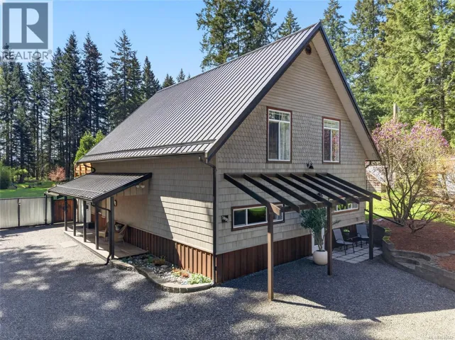 1981 Dzini Rd, Black Creek, British Columbia V9J1H1