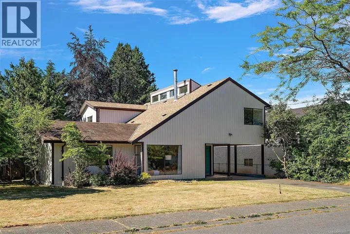 1871 Fairburn Dr, Saanich, British Columbia V8N5B4