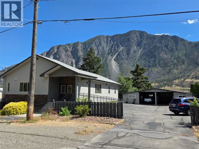 421 9th Avenue, Keremeos, British Columbia V0X1N3