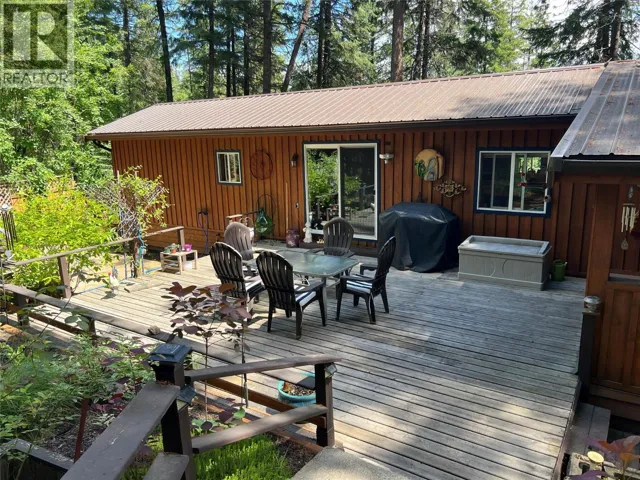 1352 Demster Road Road, Lee Creek, British Columbia V0E1M4