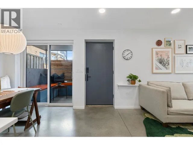 2333 NAPIER STREET, Vancouver, British Columbia V5L2P4