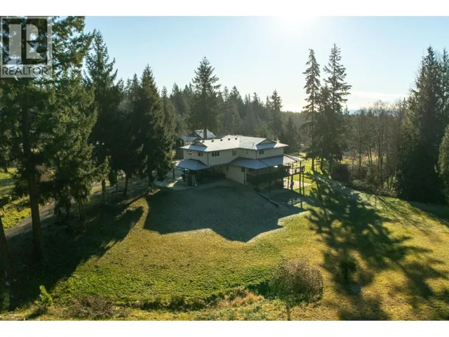 2562 MILES ROAD, Roberts Creek, British Columbia V0N2W4