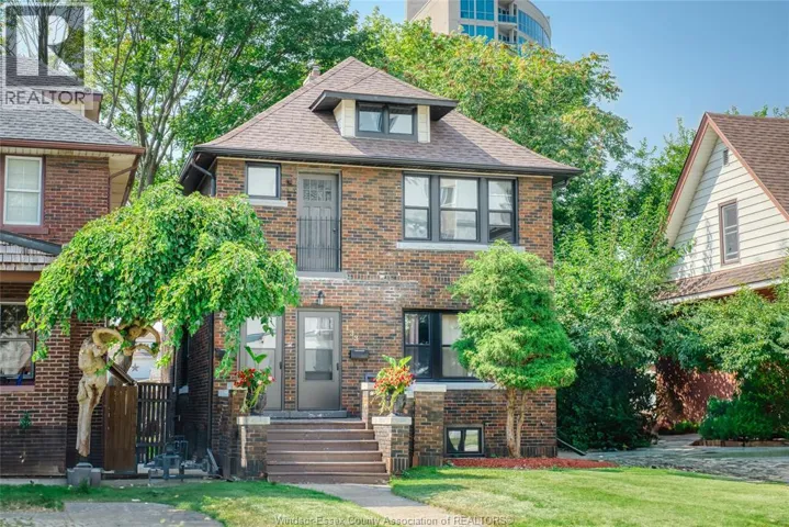 135 OAK STREET, Windsor, Ontario N9A5E5