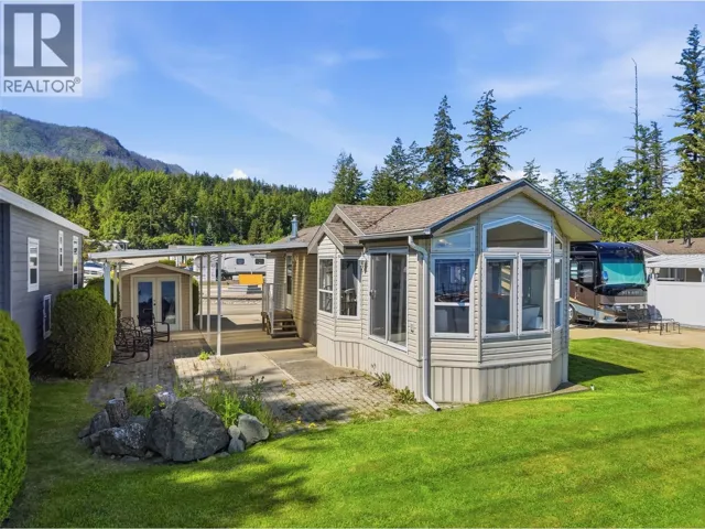 667 Waverly Park Frontage Road Unit# 17, Sorrento, British Columbia V0E2W1