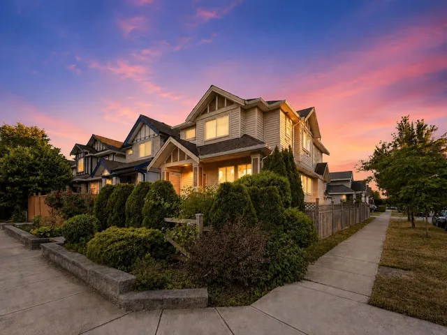 6893 192ND STREET, Surrey, British Columbia V4N5P6