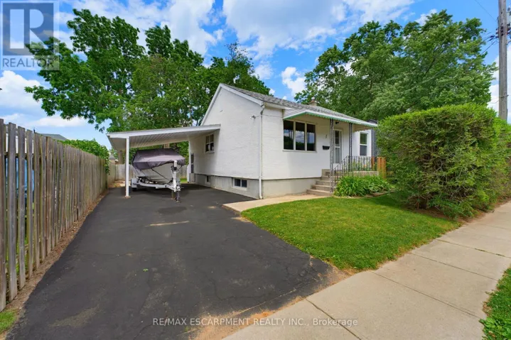 1 BYRON PLACE, St. Catharines (Haig), Ontario L2R1M1