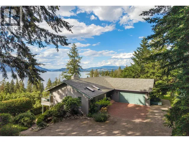 424 Edgemont Court, Kelowna, British Columbia V1W4J8