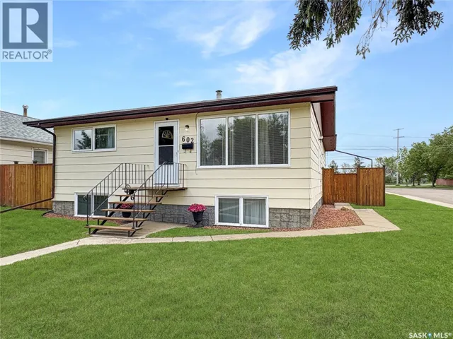 602 104th STREET, North Battleford, Saskatchewan S9A1M8