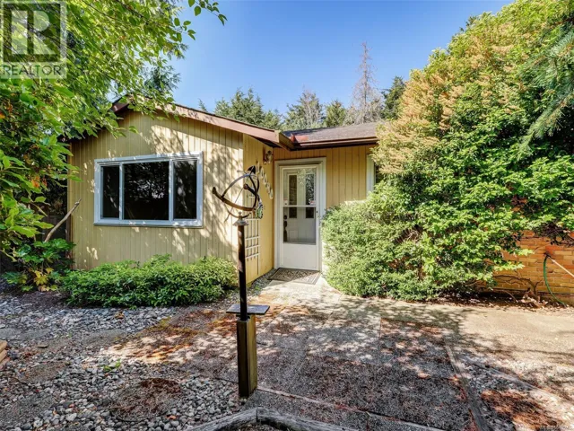 10040 Wisteria Pl, Sidney, British Columbia V8L4E7