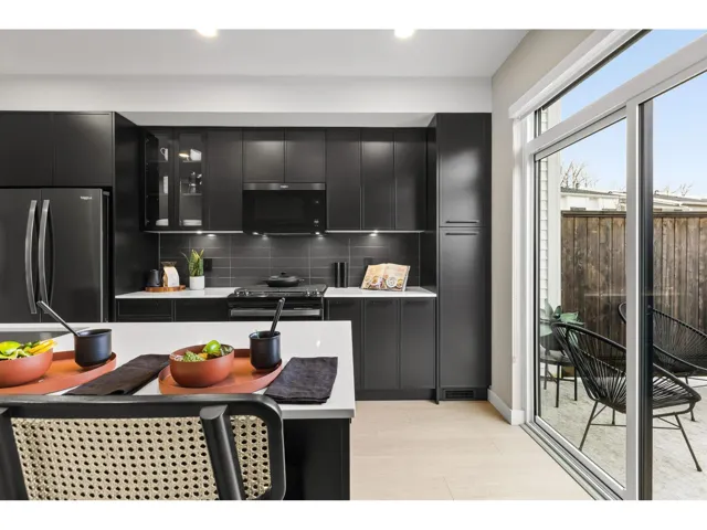 9 2886 MONTROSE AVENUE, Abbotsford, British Columbia V2S0N7