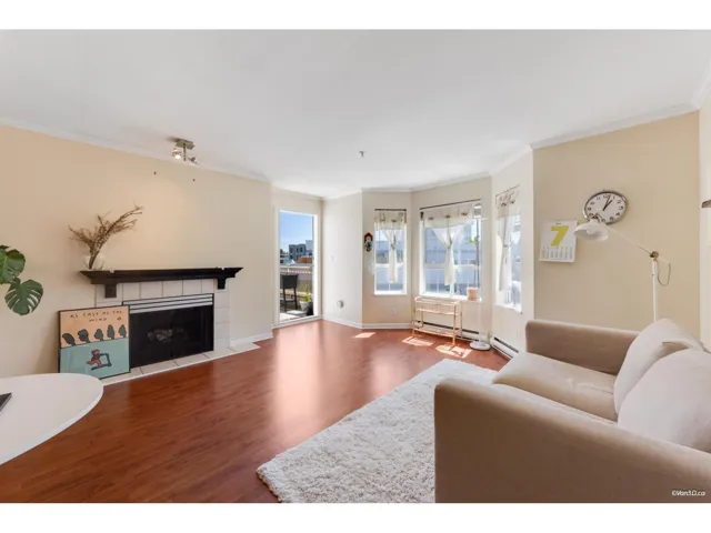 418 15268 105 AVENUE, Surrey, British Columbia V3R0W8