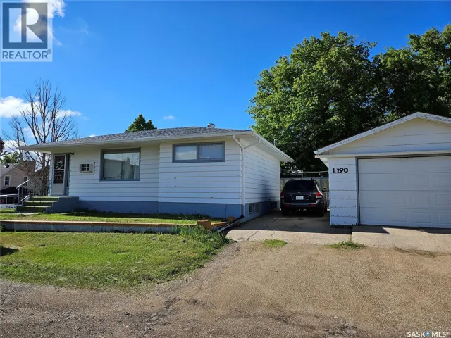 1290 Wolfe AVENUE, Moose Jaw, Saskatchewan S6H1K2