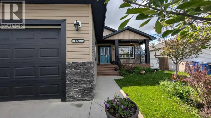 1220 21 Street, Bowden, Alberta T0M0K0