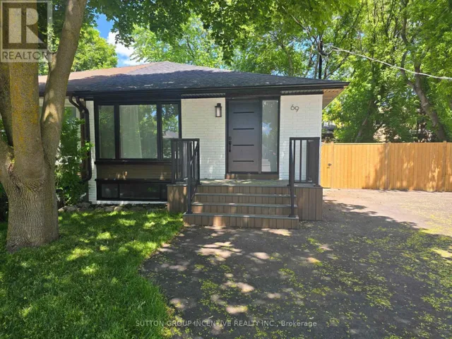 69 MARLIN COURT, Newmarket (Bristol-London), Ontario L3Y2W7