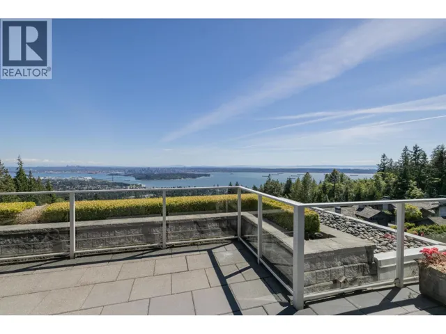 PH2 2200 CHIPPENDALE ROAD, West Vancouver, British Columbia V7S3J4