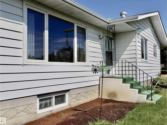 5530 46 street, Barrhead, Alberta T7N1K6