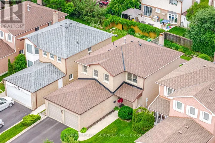 10 MEADOW BUSH COURT, Brampton (Central Park), Ontario L6S5B6