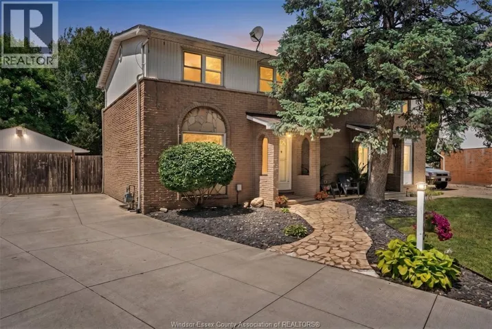 10700 ATWATER CRESCENT, Windsor, Ontario N8R1N6