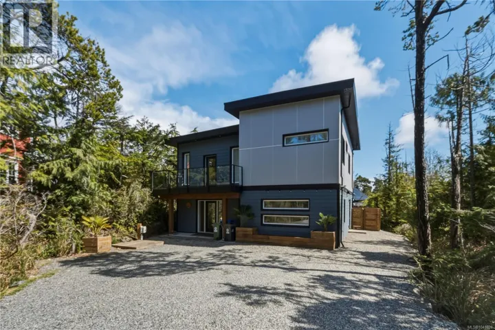 823 Lorne White Pl, Ucluelet, British Columbia V0R3A0