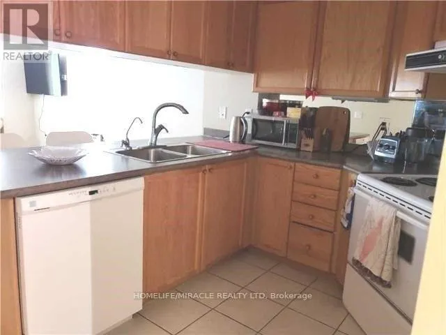 505 - 909 BAY STREET, Toronto (Bay Street Corridor), Ontario M5S3G2