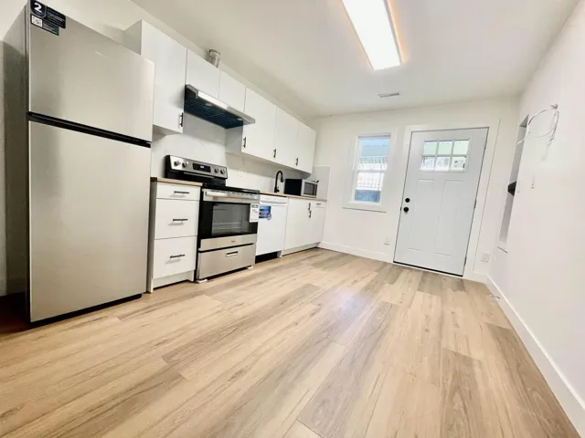 lower level 1965x 84 AVENUE, Surrey, British Columbia V4N4V3