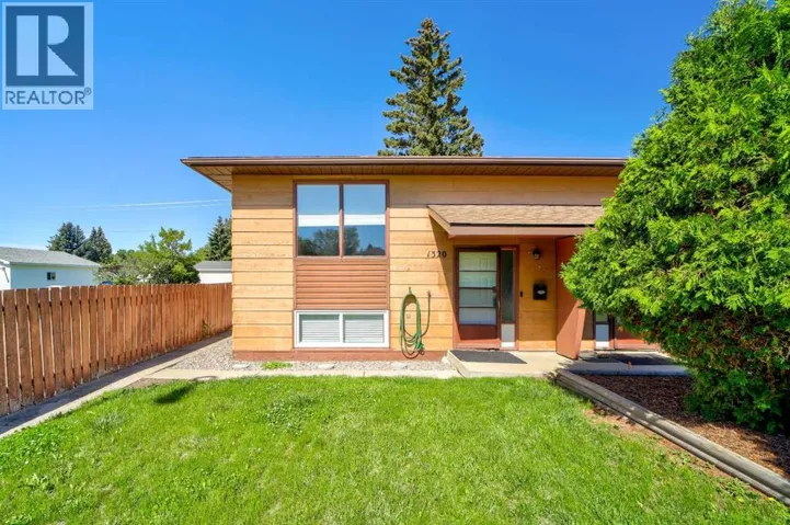 1320 13 Street N, Lethbridge, Alberta T1H2T9