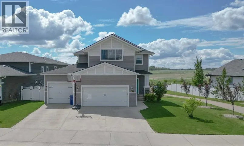 611 Robinson Avenue, Penhold, Alberta T0M1R0