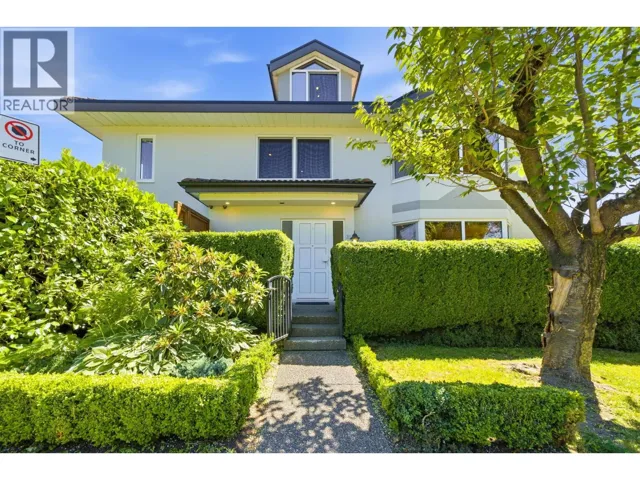 305 E 17TH STREET, North Vancouver, British Columbia V7L2W1