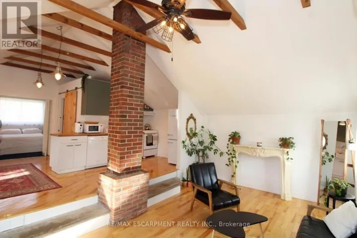 UPPER UNIT - 32 RODMAN STREET, St. Catharines (Downtown), Ontario L2R5E1
