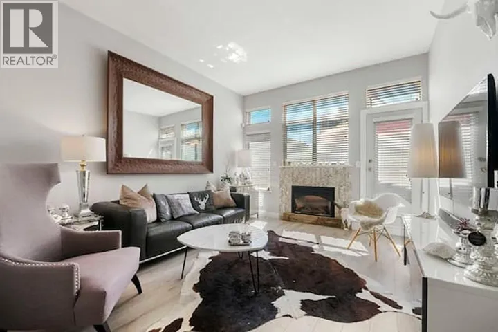 D 136 W 4TH STREET, North Vancouver, British Columbia V7M1H5