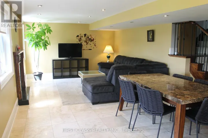 37 TOWNWOOD DRIVE, Richmond Hill (Jefferson), Ontario L4E4S9