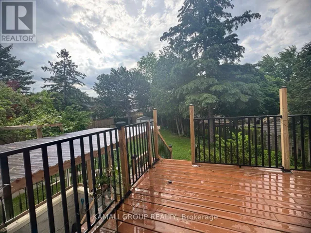 24 VALHALLA COURT, Aurora (Aurora Village), Ontario L4G5W3